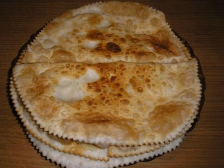 Torte caucasiche con carne - chebureks