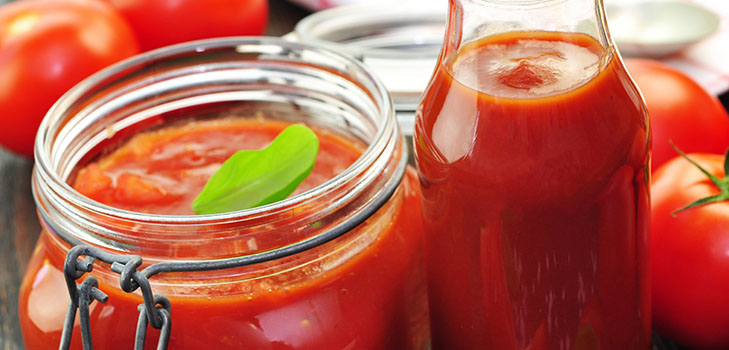Ketchup con le proprie mani dai pomodori: ricette passo-passo per la raccolta per l'inverno