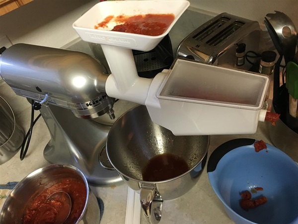 Ketchup con le proprie mani dai pomodori: ricette passo-passo per la raccolta per l'inverno