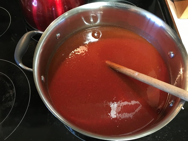 Ketchup con le proprie mani dai pomodori: ricette passo-passo per la raccolta per l'inverno