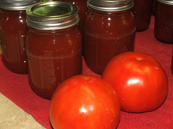Ketchup con le proprie mani dai pomodori: ricette passo-passo per la raccolta per l'inverno