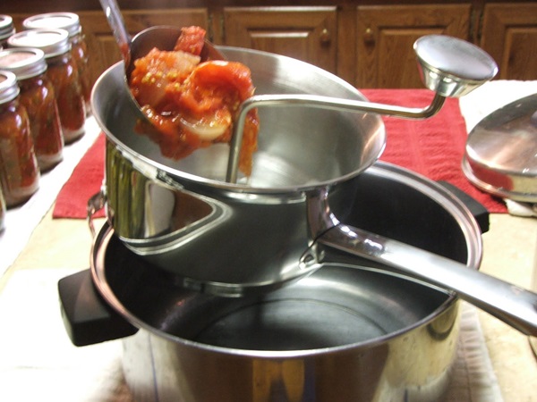 Ketchup con le proprie mani dai pomodori: ricette passo-passo per la raccolta per l'inverno