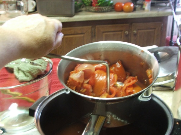 Ketchup con le proprie mani dai pomodori: ricette passo-passo per la raccolta per l'inverno