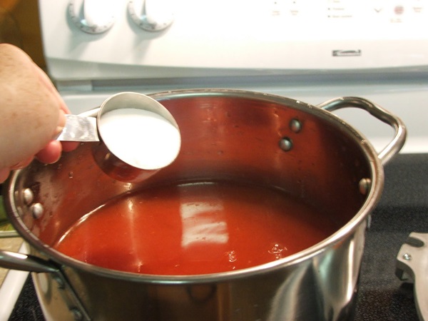 Ketchup con le proprie mani dai pomodori: ricette passo-passo per la raccolta per l'inverno
