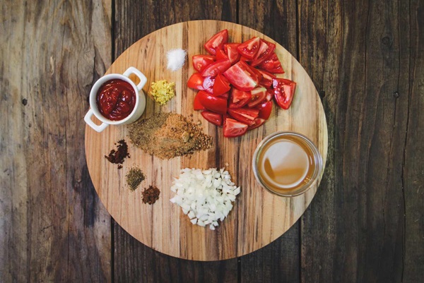 Ketchup con le proprie mani dai pomodori: ricette passo-passo per la raccolta per l'inverno