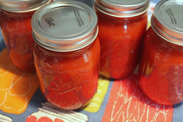Ketchup con le proprie mani dai pomodori: ricette passo-passo per la raccolta per l'inverno