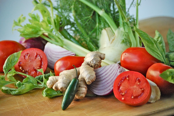 Ketchup con le proprie mani dai pomodori: ricette passo-passo per la raccolta per l'inverno
