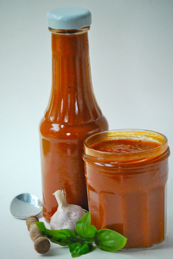 Ketchup con le proprie mani dai pomodori: ricette passo-passo per la raccolta per l'inverno