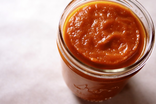 Ketchup con le proprie mani dai pomodori: ricette passo-passo per la raccolta per l'inverno