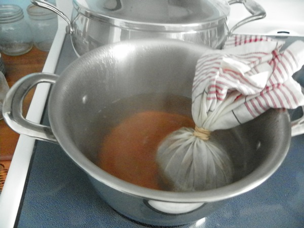 Ketchup con le proprie mani dai pomodori: ricette passo-passo per la raccolta per l'inverno