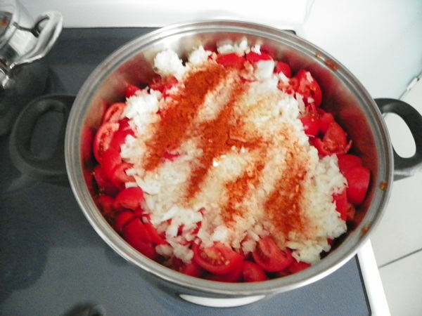 Ketchup con le proprie mani dai pomodori: ricette passo-passo per la raccolta per l'inverno