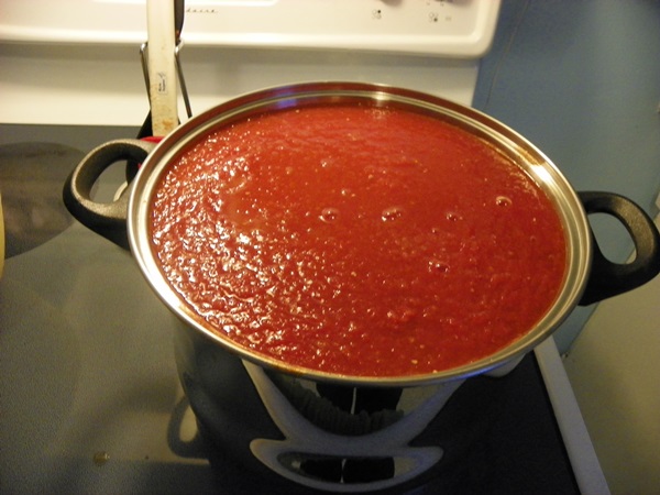 Ketchup con le proprie mani dai pomodori: ricette passo-passo per la raccolta per l'inverno