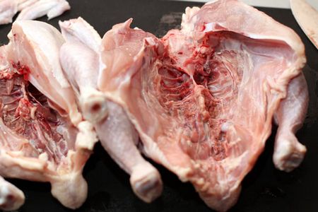 Una ricetta classica per un delizioso pollo di tabacco Una ricetta classica per un delizioso pollo di tabacco