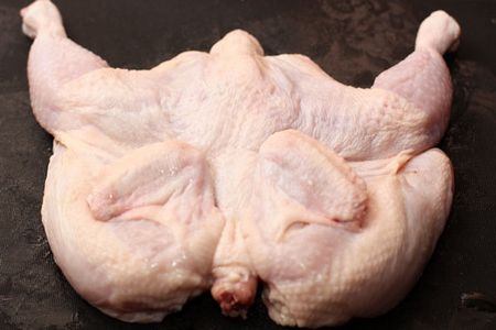 Una ricetta classica per un delizioso pollo di tabacco Una ricetta classica per un delizioso pollo di tabacco