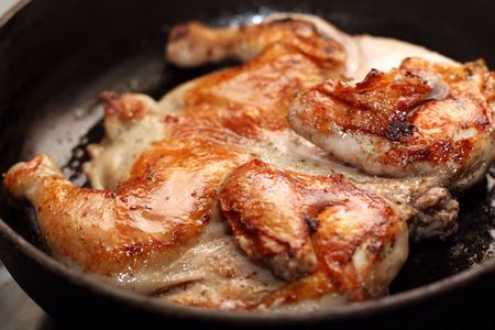 Una ricetta classica per un delizioso pollo di tabacco Una ricetta classica per un delizioso pollo di tabacco