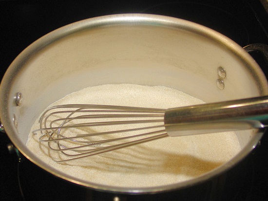 Composta fragrante dalla ciliegia per l'inverno - ricetta