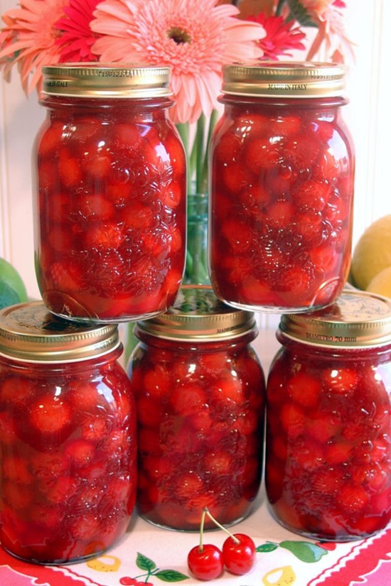 Composta fragrante dalla ciliegia per l'inverno - ricetta