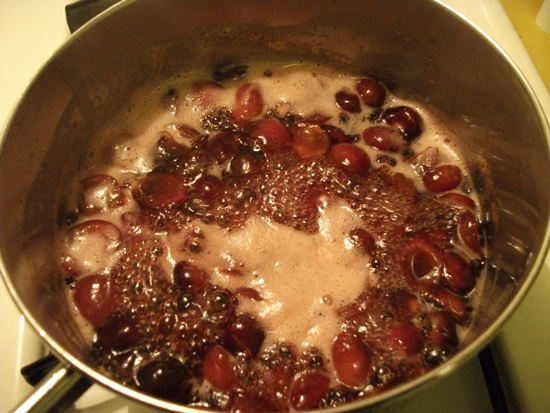 Composta fragrante dalla ciliegia per l'inverno - ricetta