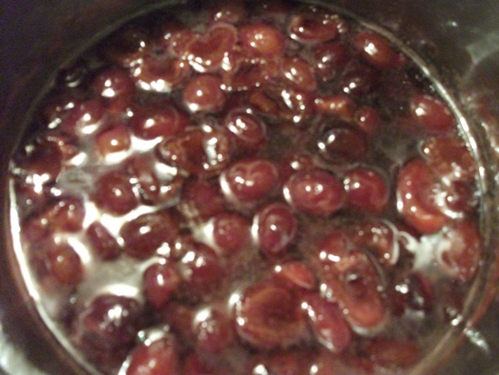 Composta fragrante dalla ciliegia per l'inverno - ricetta