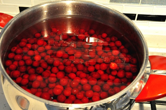 Composta fragrante dalla ciliegia per l'inverno - ricetta