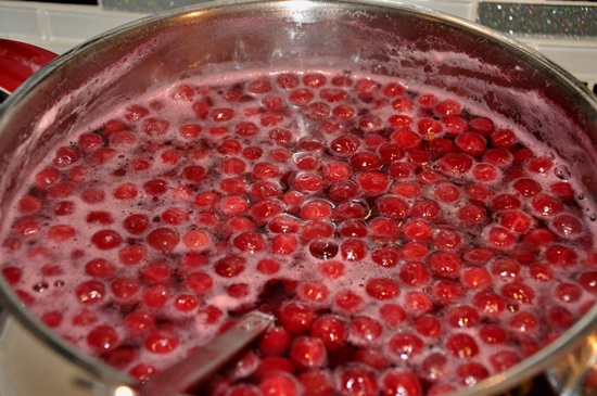 Composta fragrante dalla ciliegia per l'inverno - ricetta