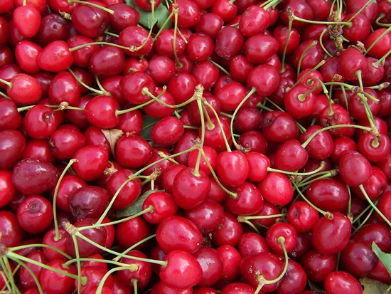Composta fragrante dalla ciliegia per l'inverno - ricetta