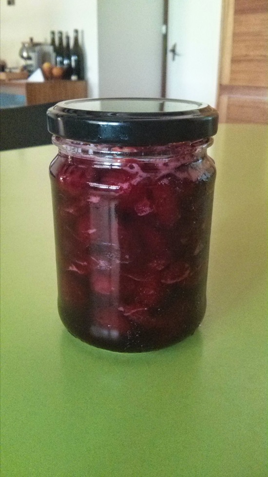 Composta fragrante dalla ciliegia per l'inverno - ricetta
