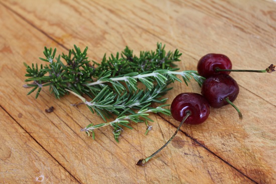 Composta fragrante dalla ciliegia per l'inverno - ricetta