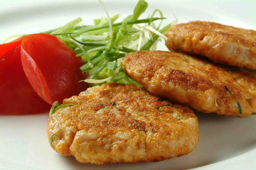 Cotolette di pollo: friggere il piatto saporito e saporito