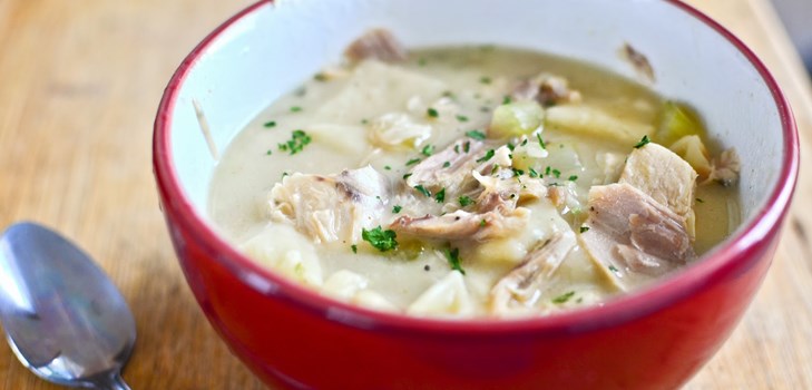 zuppa di pollo con gnocchi - ricetta con una foto