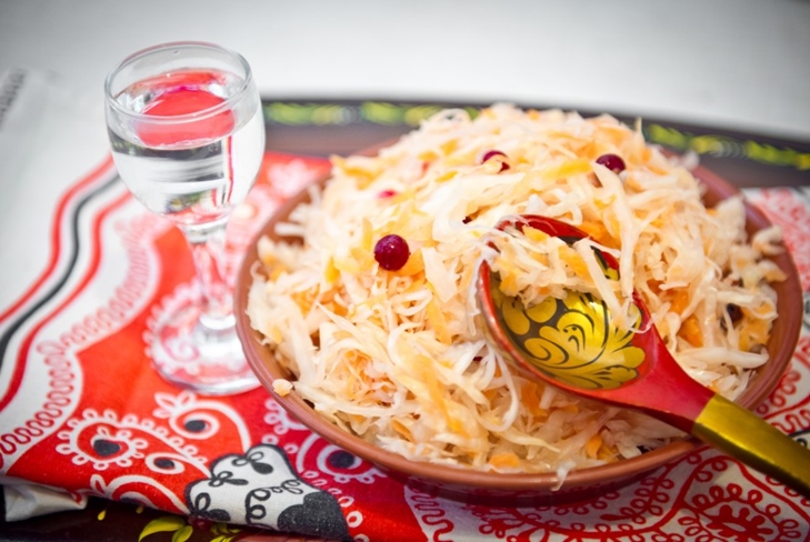 Cavolo acido con mirtilli rossi per l'inverno - foto e ricette