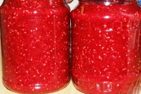 Lamponi con zucchero per l'inverno senza cottura, Pyatiminutka, nel congelatore. Ricetta per lamponi freschi, grattugiata con zucchero
