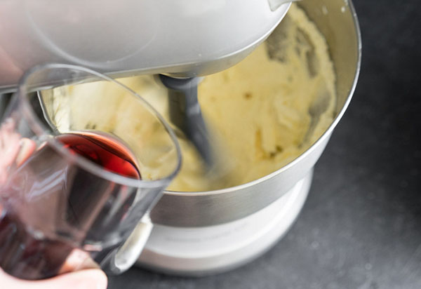 Una ricetta inusuale per una torta di vino di primavera