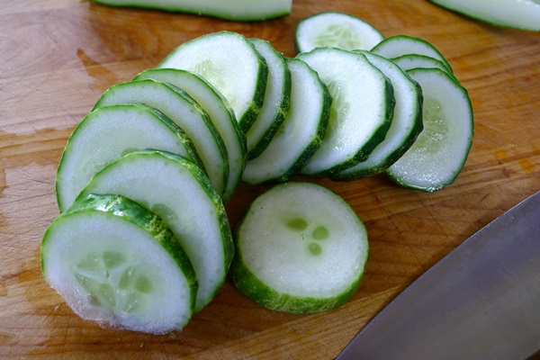 Cetrioli saporiti con aglio per l'inverno