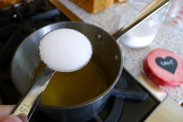 Cetrioli saporiti con aglio per l'inverno