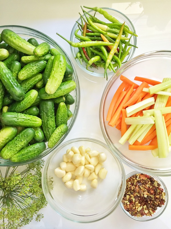 Cetrioli saporiti con aglio per l'inverno