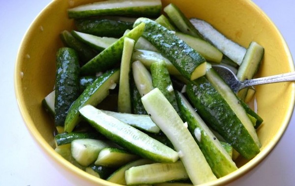 Cetrioli con senape per l'inverno senza sterilizzazione e con essa, caldo e freddo. Insalata di cetrioli sovrani con senape