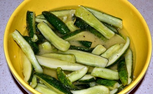 Cetrioli con senape per l'inverno senza sterilizzazione e con essa, caldo e freddo. Insalata di cetrioli sovrani con senape