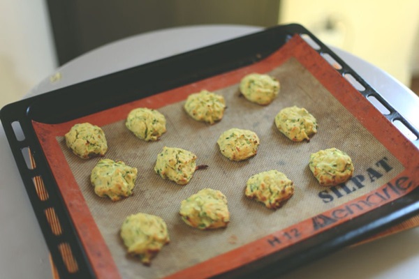 Deliziosi pancakes di zucchine su ricette veloci