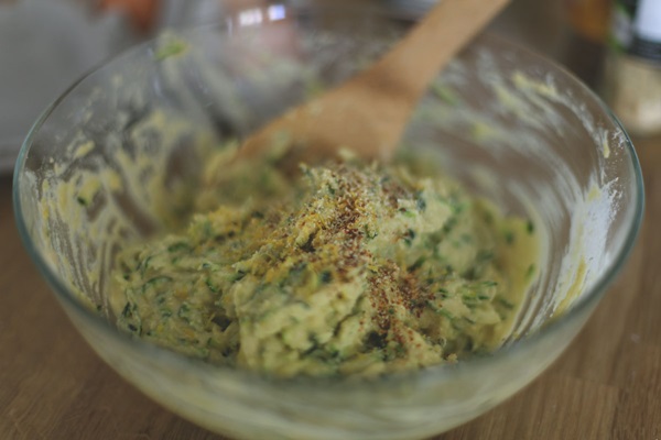 Deliziosi pancakes di zucchine su ricette veloci