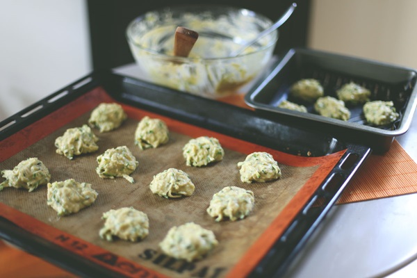 Deliziosi pancakes di zucchine su ricette veloci