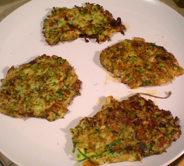Deliziosi pancakes di zucchine su ricette veloci