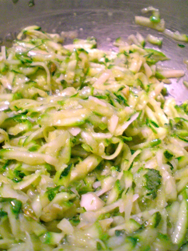Deliziosi pancakes di zucchine su ricette veloci