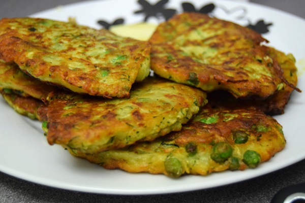 Deliziosi pancakes di zucchine su ricette veloci