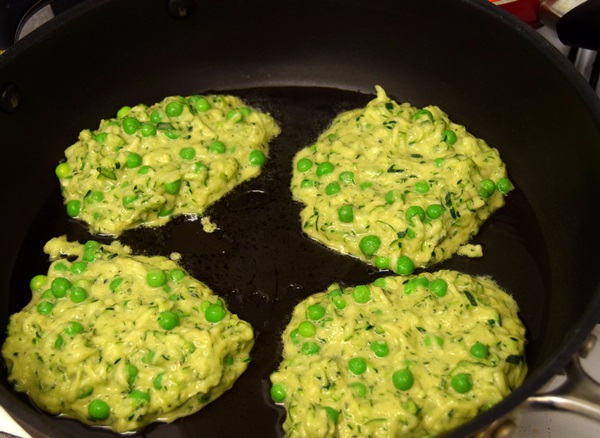 Deliziosi pancakes di zucchine su ricette veloci
