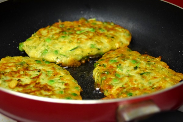 Deliziosi pancakes di zucchine su ricette veloci