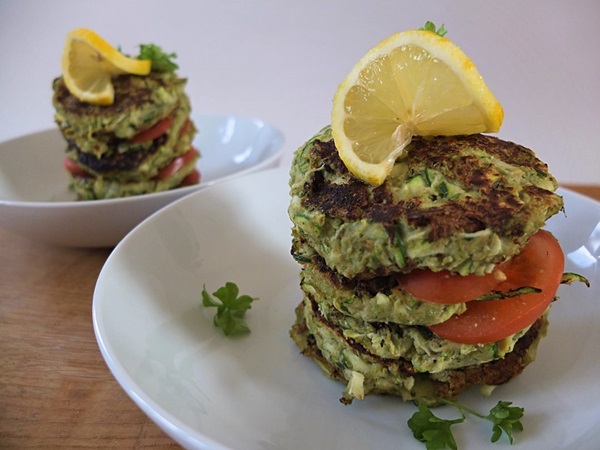 Deliziosi pancakes di zucchine su ricette veloci