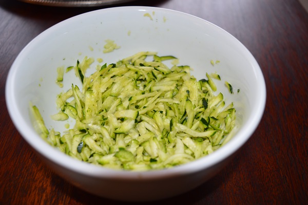 Deliziosi pancakes di zucchine su ricette veloci