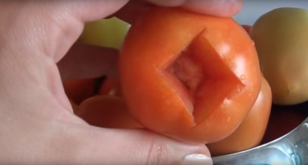 Pomodori con aglio per l'inverno, ricette. Raccolta di pomodori con aglio per l'inverno: una ricetta per una cottura veloce, senza sterilizzazione, salata senza fare il bagno
