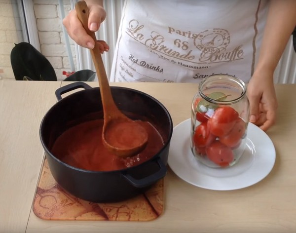 Pomodori nel loro stesso succo per l'inverno, ricette con foto